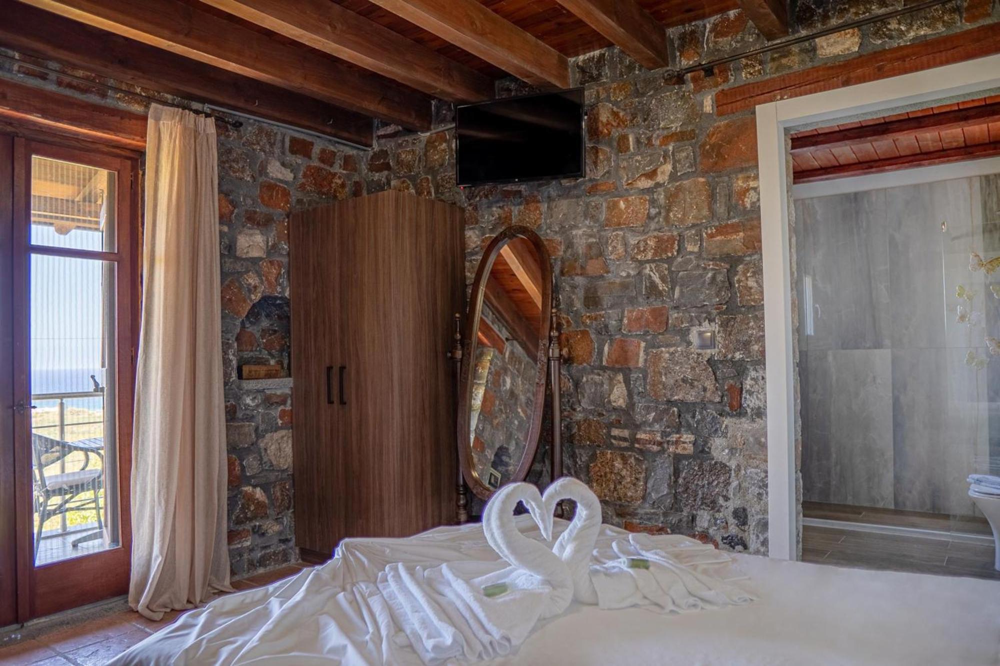 Iris Stone Built Villa Mílatos Exterior foto